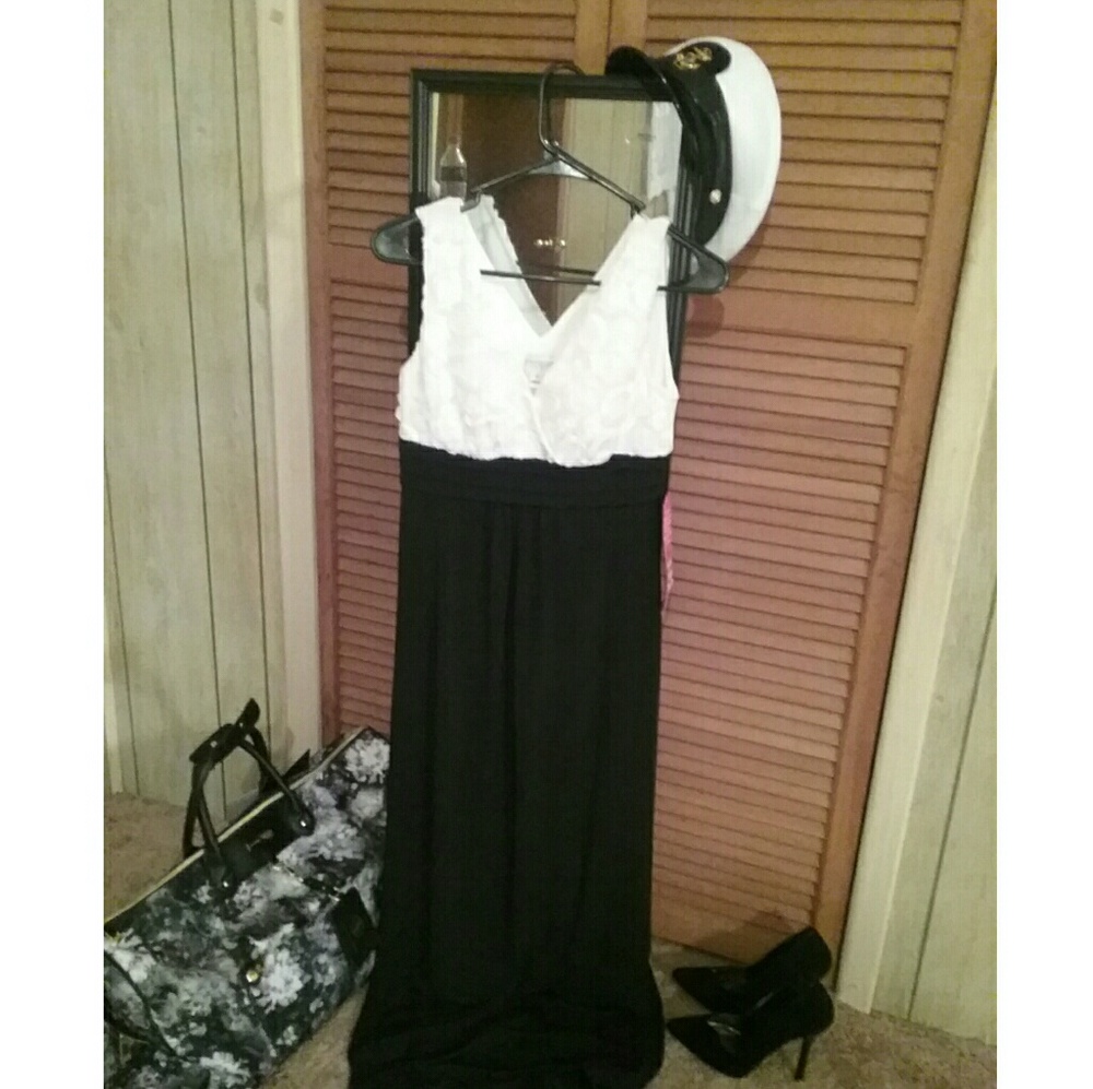 Size 4 Enfocus Studio, black & off white Dress NWT