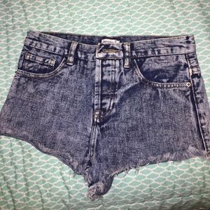 High wasted dark wash jean shorts!
