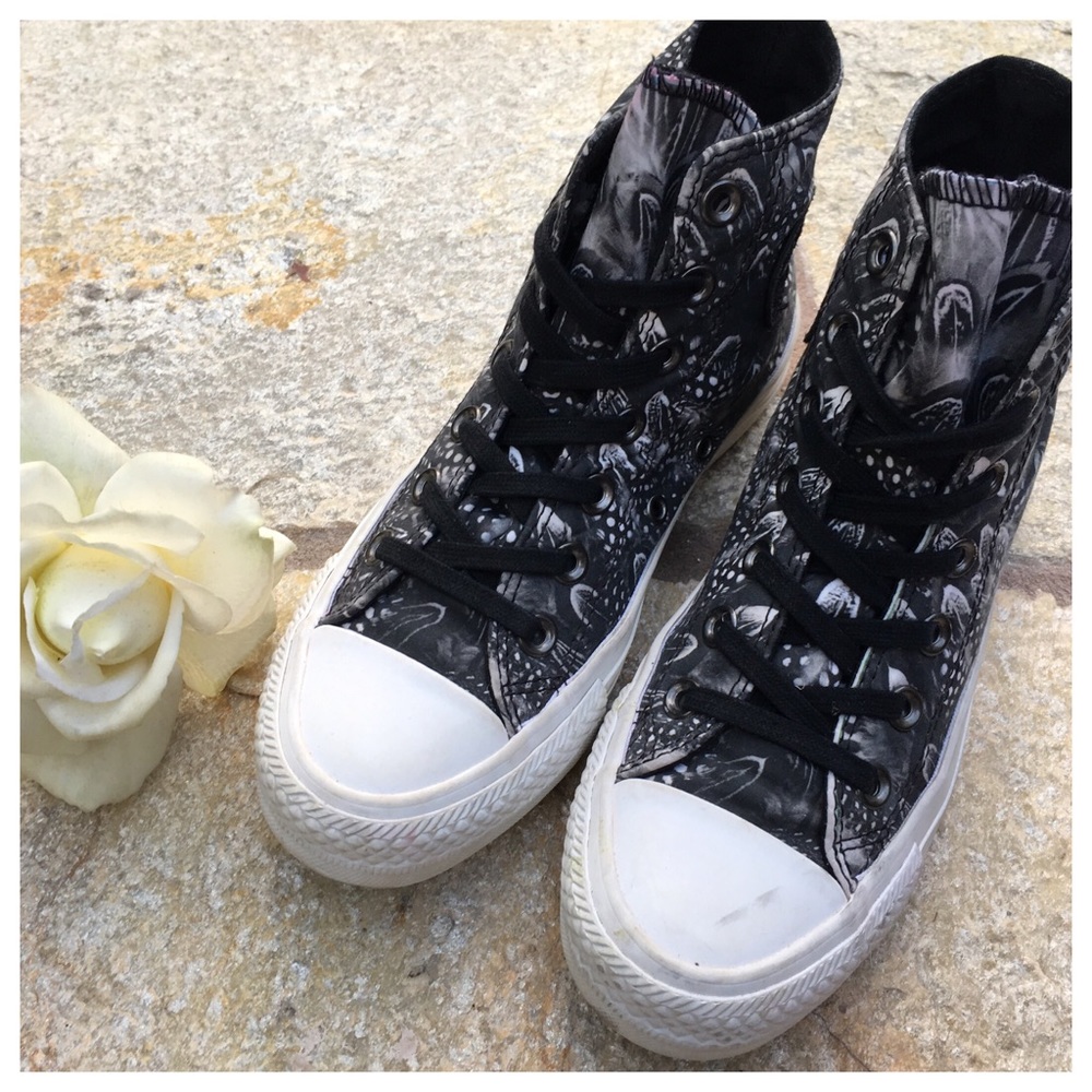 HP 🎉Converse Black & Grey Printed Sneakers
