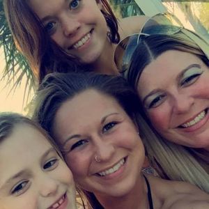 Meet your Posher, Holly j