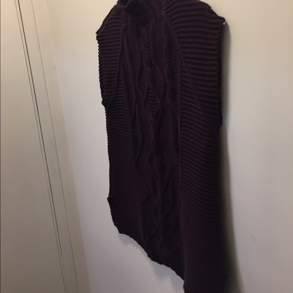 Sleeveless Cotton Cable knit Sweater - Picture 2 of 3