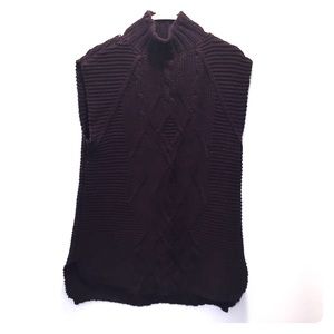 Sleeveless Cotton Cable knit Sweater