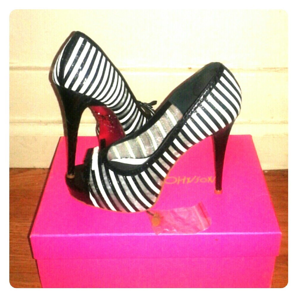 👠 Betsy Johnson 👠 Black & White Snakeskin Heels