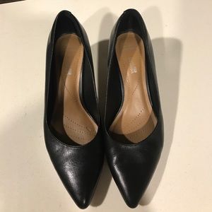 CLARKS pointed heels 7.5