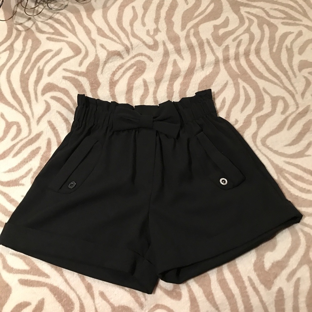 High waist black cuffed hem short with bow detail