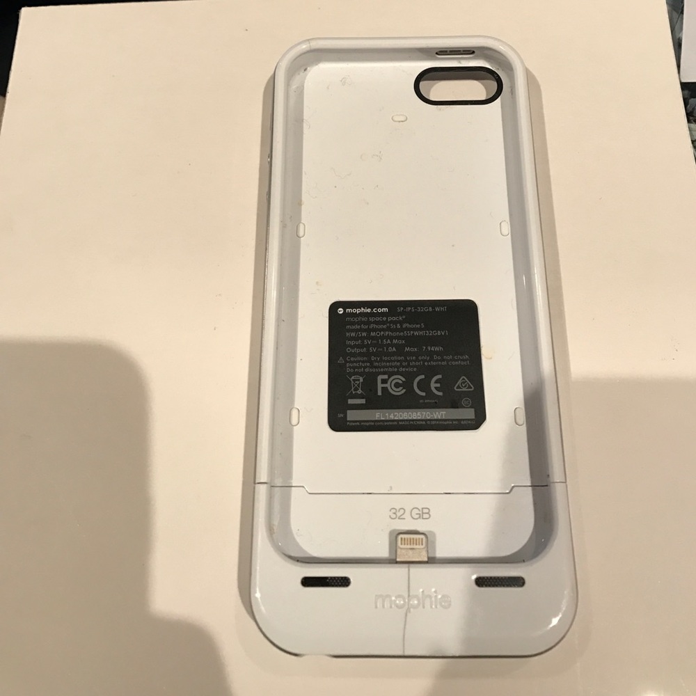 iPhone 5/5s mophie space pack charging case