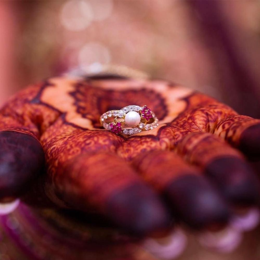 Meet your Posher, Hira