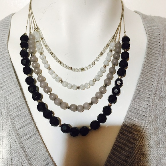 Beautiful necklace - Picture 2 of 3