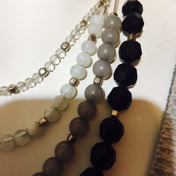 Beautiful necklace - Picture 3 of 3