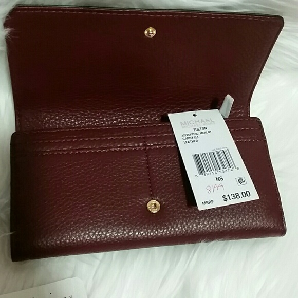 ***SOLD***Michael Kors Fulton Carryall Wallet - Picture 3 of 8