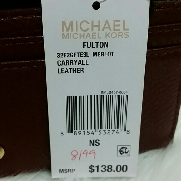 ***SOLD***Michael Kors Fulton Carryall Wallet - Picture 4 of 8