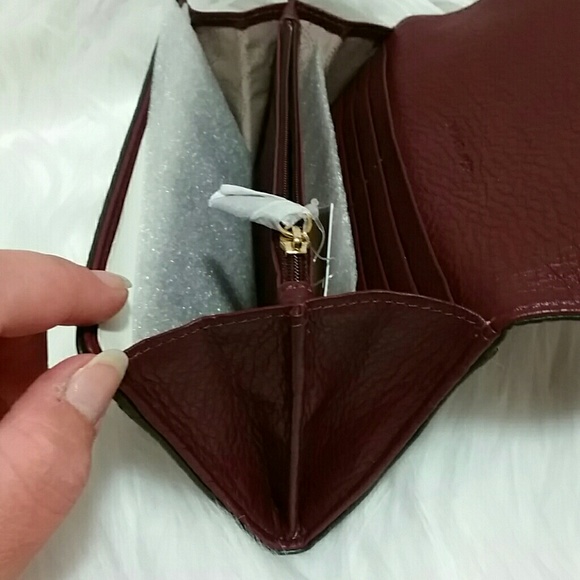 ***SOLD***Michael Kors Fulton Carryall Wallet - Picture 6 of 8