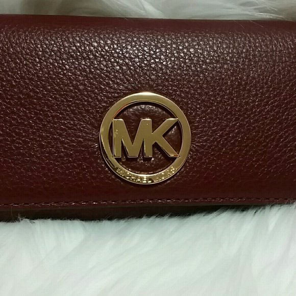 ***SOLD***Michael Kors Fulton Carryall Wallet - Picture 8 of 8