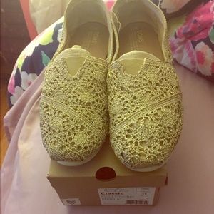 Excellent Used Condition Toms