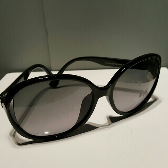 Fendi black frame & tint Fendista Sunnies