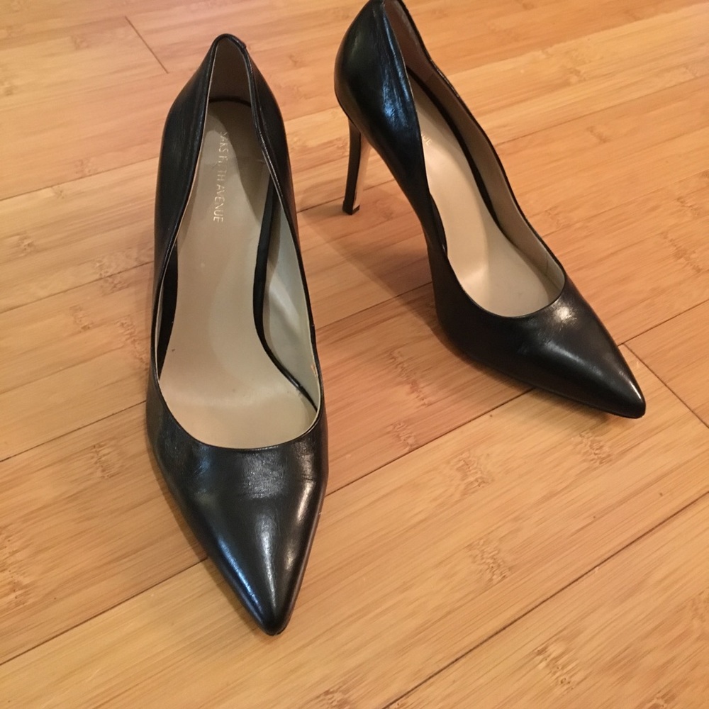 Saks Fifth Avenue black leather heels 8.5