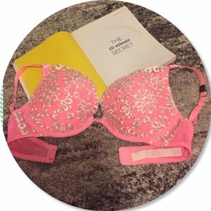 HOT DROP 🌸 Victoria Secret Bra 🌸
