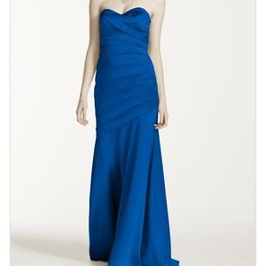 Long Sweetheart Neck Stretch Satin Dress