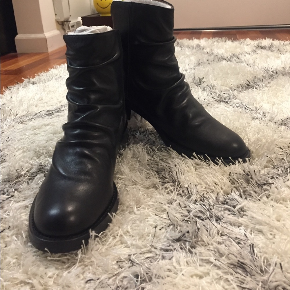 BRAND NEW LEATHER BOOTIES!