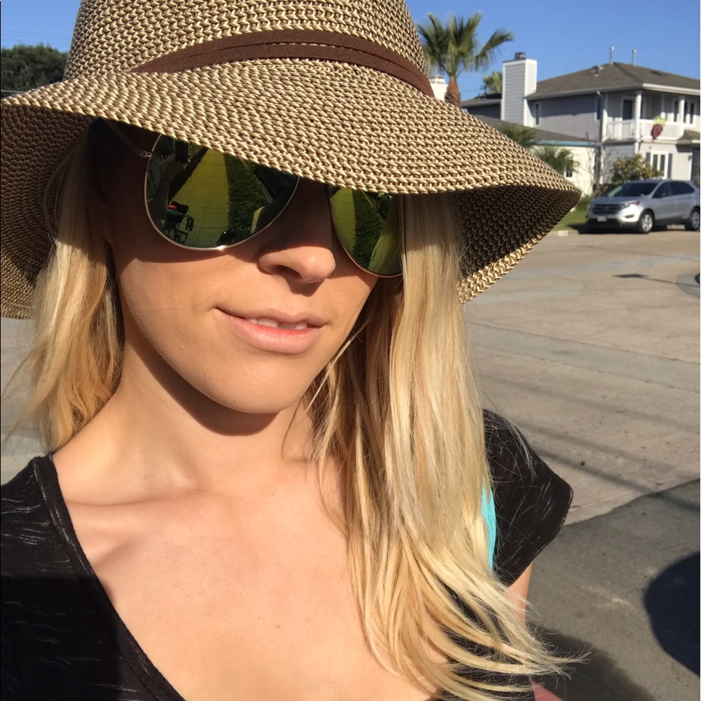 Meet your Posher, Danielle