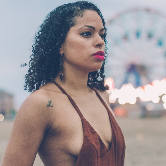 Meet your Posher, Monique - Picture 2 of 5