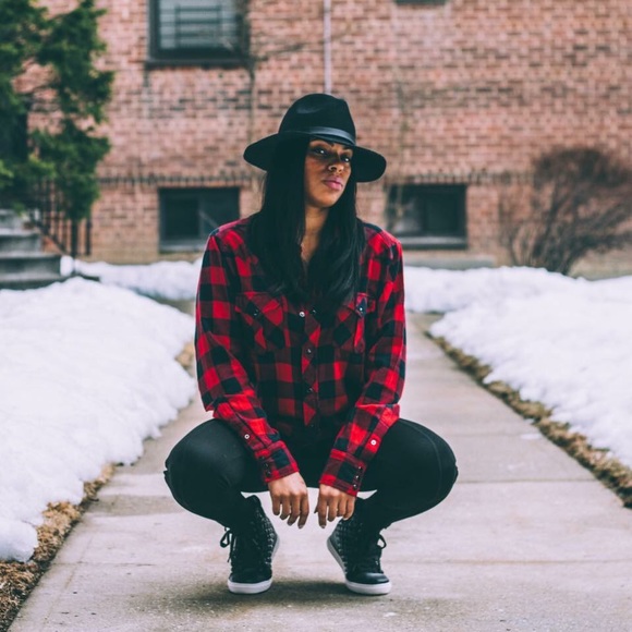 Meet your Posher, Monique - Picture 3 of 5