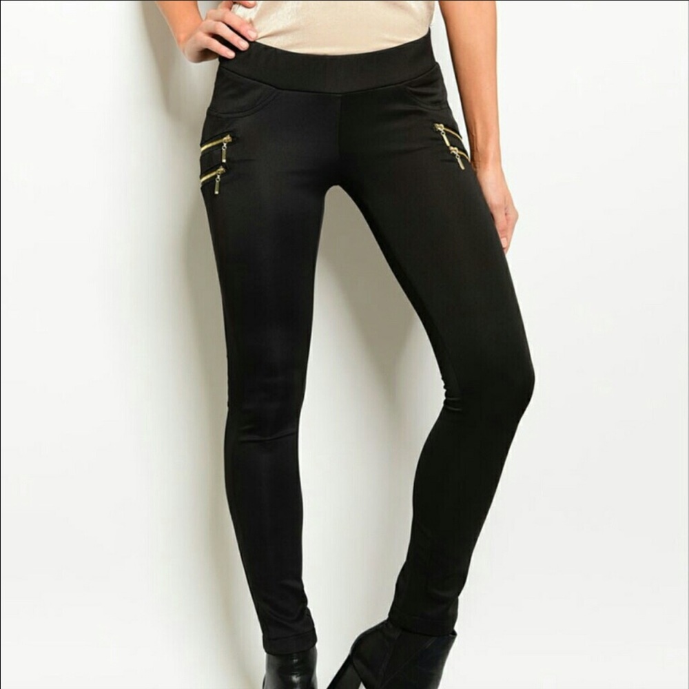 A Fall staple ✨💕Black Zippered Skinny Pants