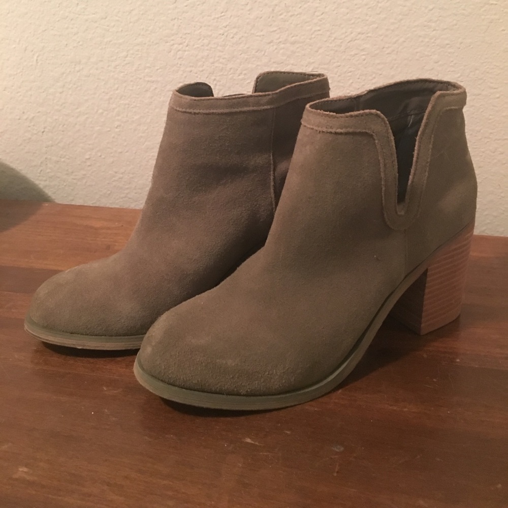 Urban Outfitters Maude Suede Ankle Boot