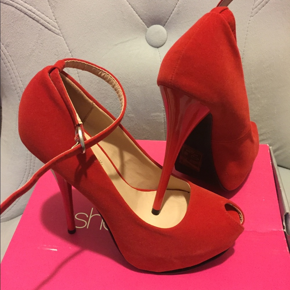 High heels shoes