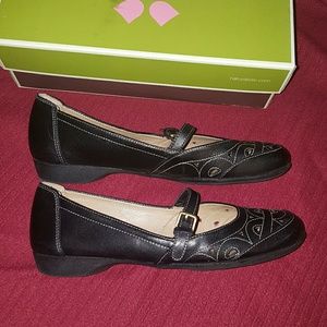 Naturalizer flat shoes 10%taken off