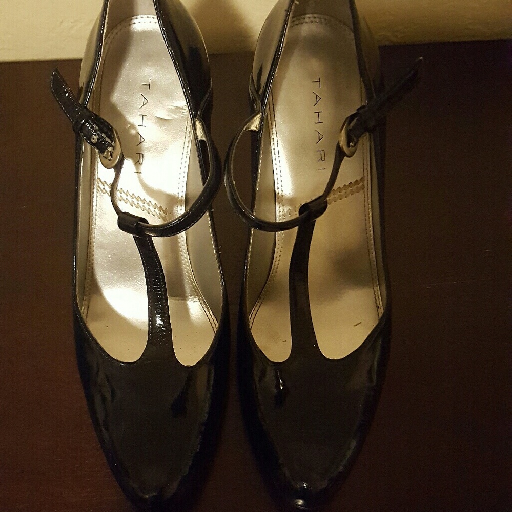 Tahari high heel, size 6.5
