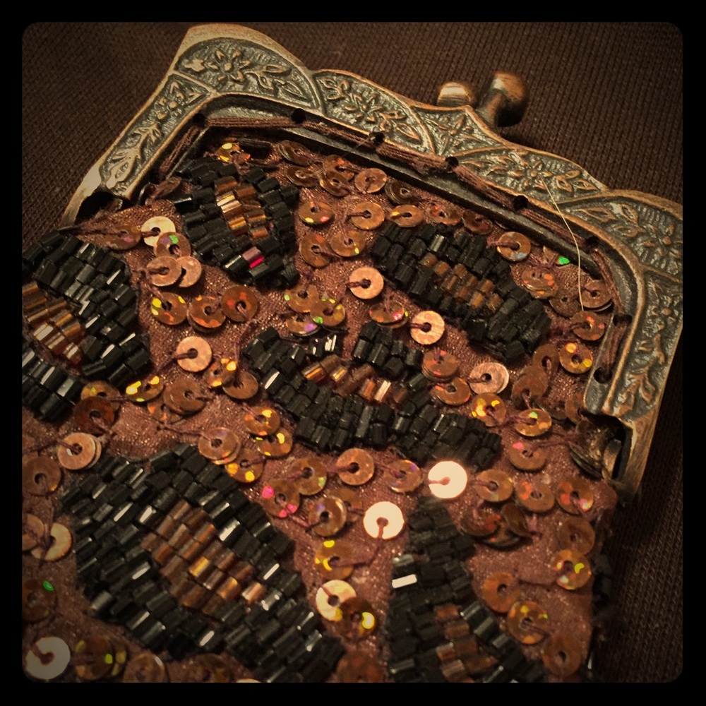 Vintage look beaded small purse/case