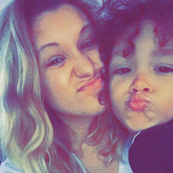 Meet your Posher, Cassie! - Picture 2 of 3