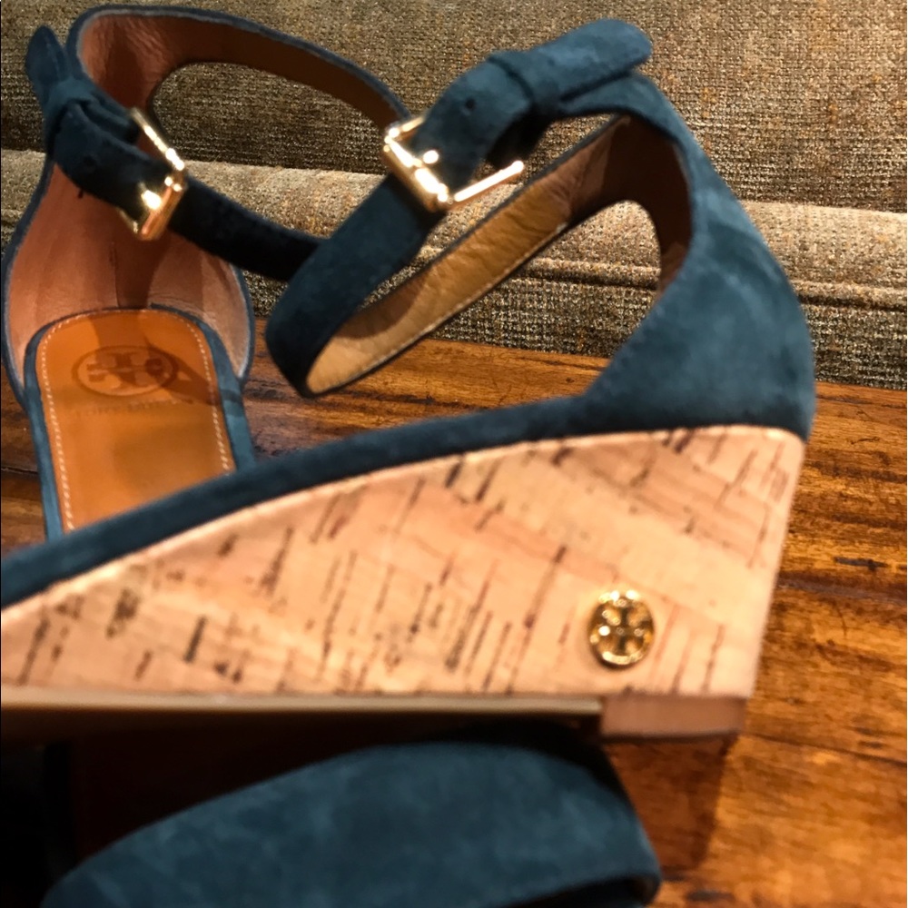 Tory Burch suede ankle strap sandals - Picture 3 of 4