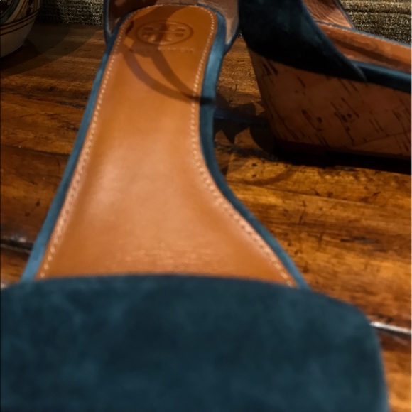 Tory Burch suede ankle strap sandals - Picture 4 of 4