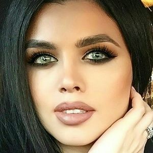 Desio Forest Green Plano