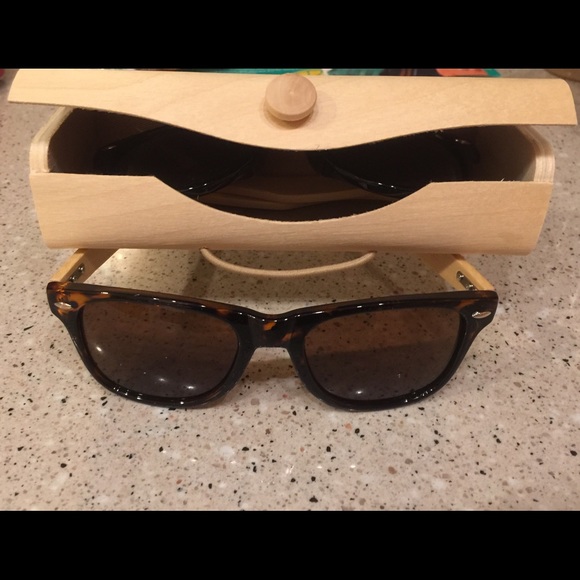 ❤️NEW Bamboo Sided Sunglass and watch Bundle ❤️ - Picture 2 of 4