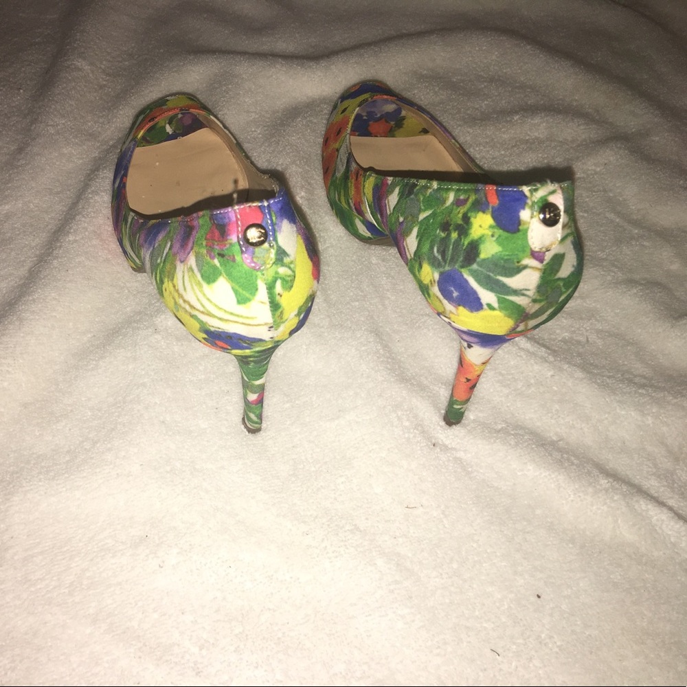 Shoes - Picture 2 of 4