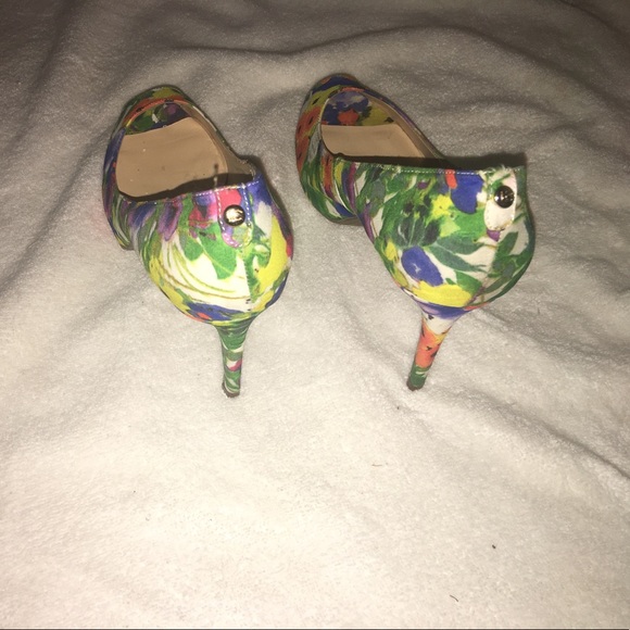 Shoes - Picture 2 of 4