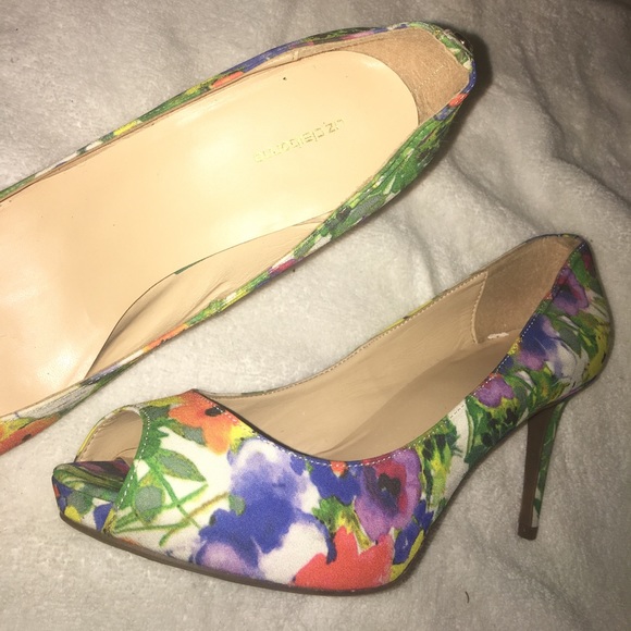 Shoes - Picture 4 of 4