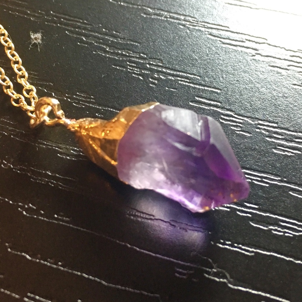 ✨HOST PICK✨ Gold dipped raw amethyst pendant - Picture 3 of 4