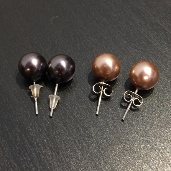 Beautiful faux pearl earring set - Picture 2 of 2