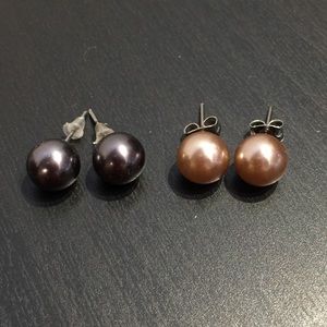 Beautiful faux pearl earring set