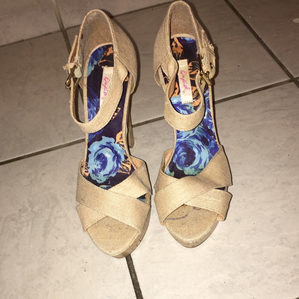 Super cute beige heels