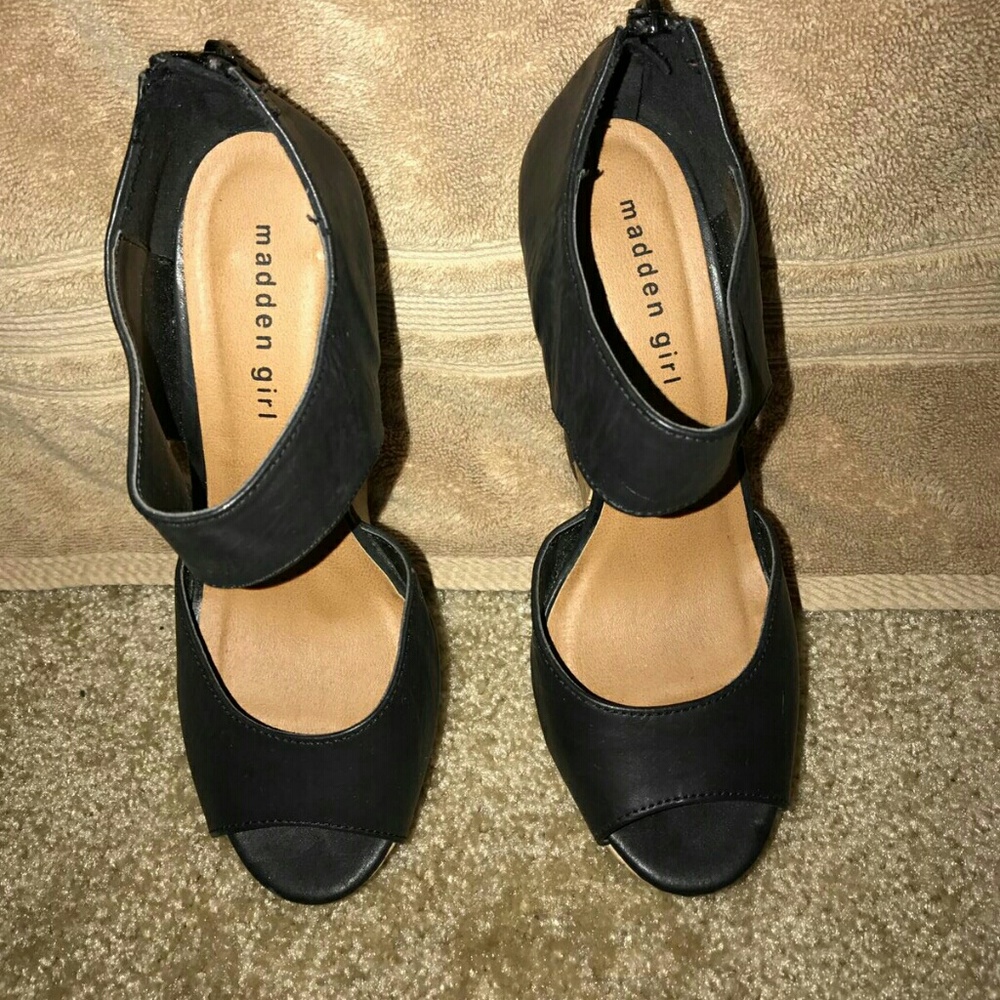 Madden girl  platform.