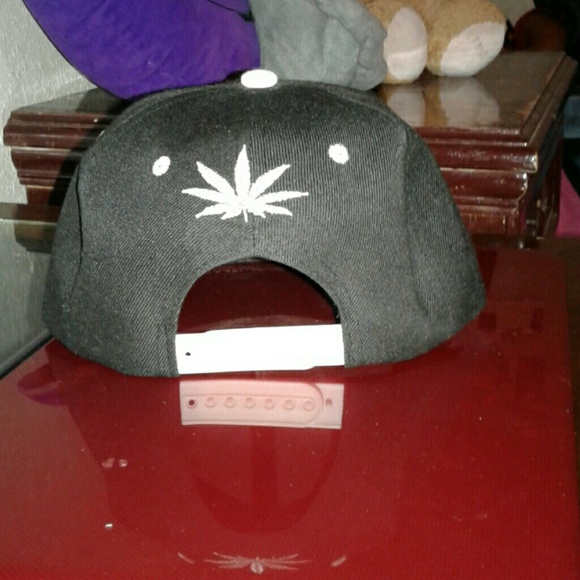 Hat with Marijuana sign - Picture 3 of 4