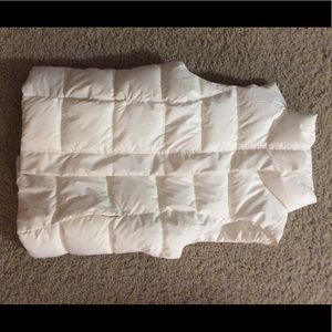 White Puffer Vest (Gap)