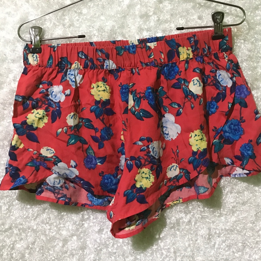 Tulip hem floral shorts