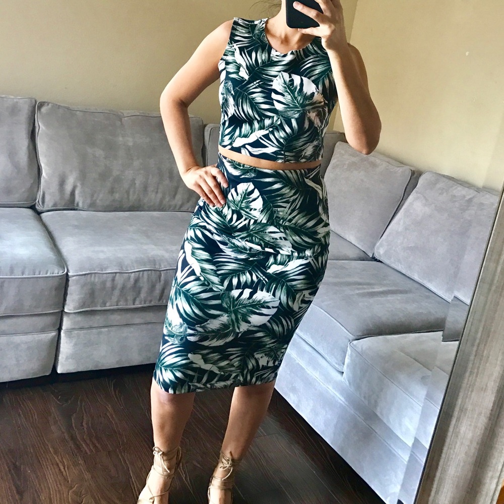 Co-ord crop top with pencil skirt