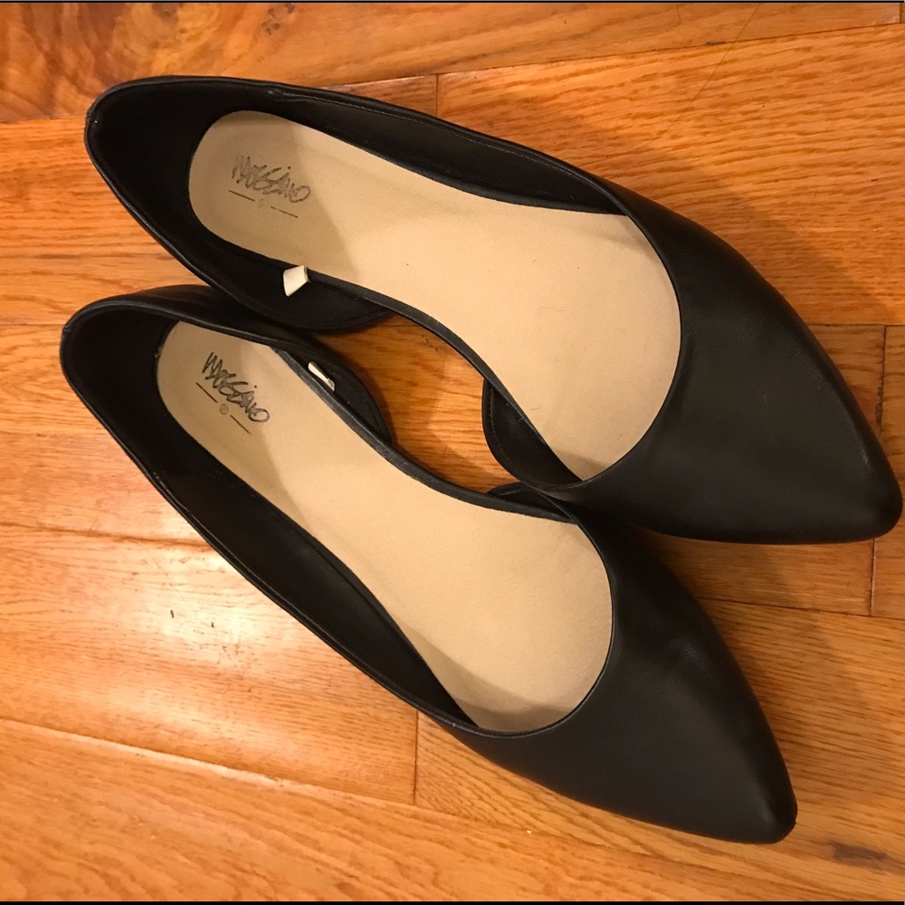 Flat point toe flats